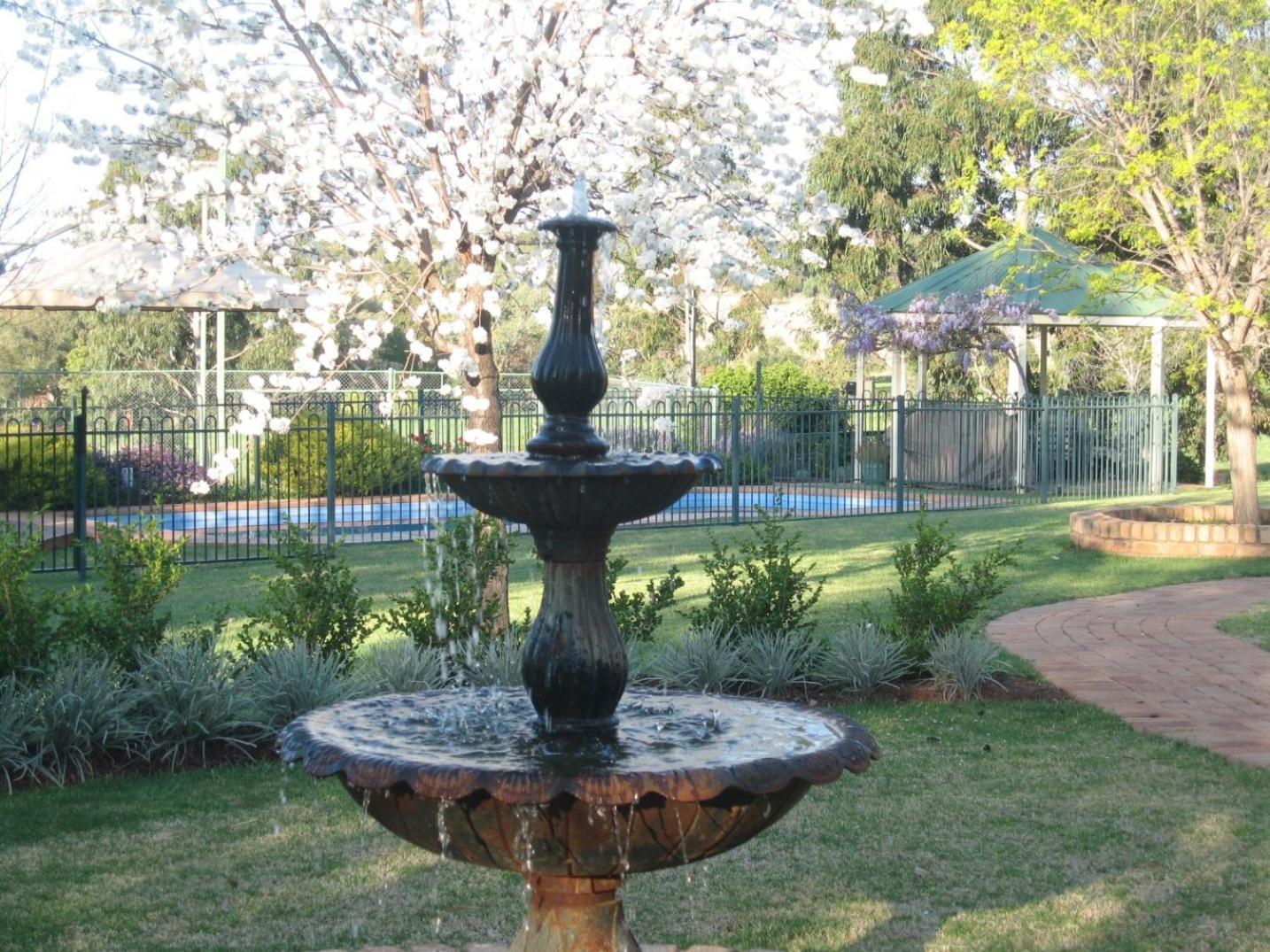 Pericoe Retreat Bed & Breakfast Dubbo Exterior photo