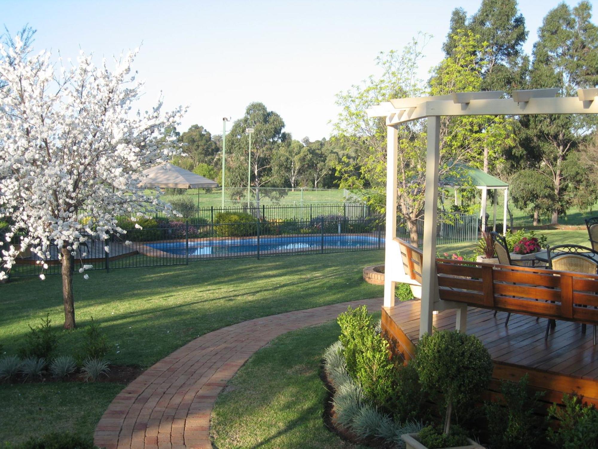 Pericoe Retreat Bed & Breakfast Dubbo Exterior photo